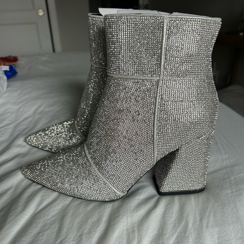 A NEW DAY Silver Ankle Boots NEW 9.5!